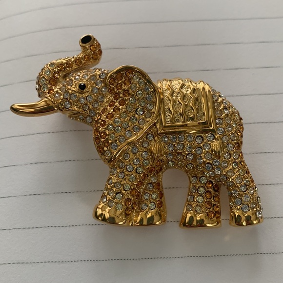 Intriguing Vintage Elephant Brooch - Picture 1 of 7